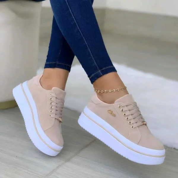 Her Kicks